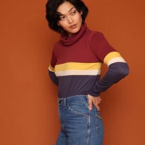 Camp Collection “Annie” Turtleneck L